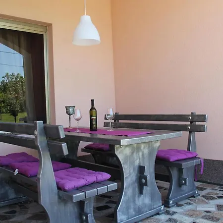 With A Parking Space - 14581 Appartement Labin (Istria)